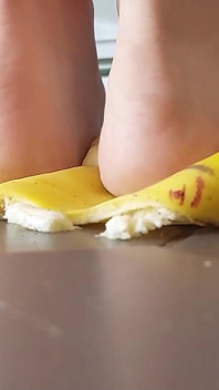 Schiaccia le banane come il tuo cazzo