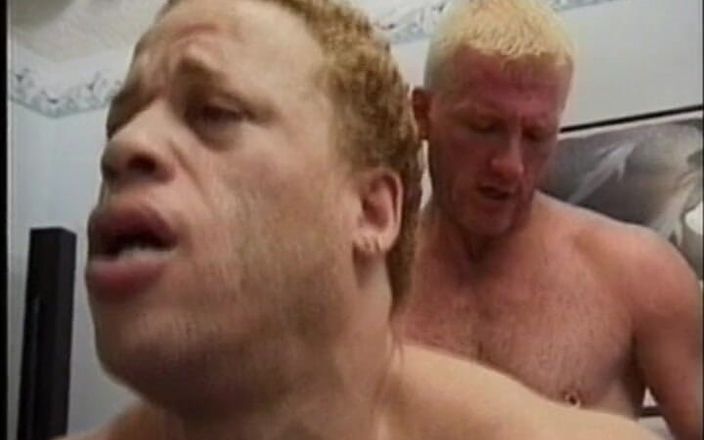 Gay 90's Vintage Porn: Острые ощущения от близости грубого мужика 2