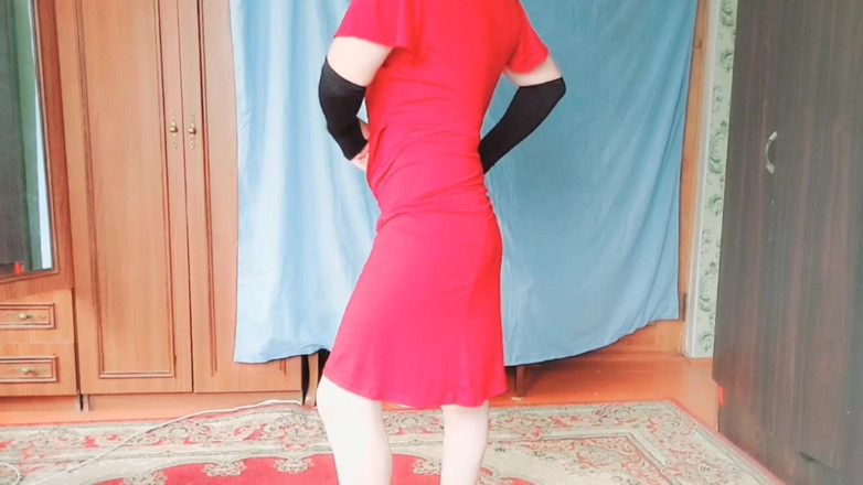 Kitty_Cross: Dulce travesti caminando por el jardín en la brisa de...