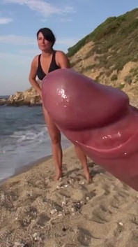 I più bei sconosciuti beccati a masturbarsi sulla spiaggia per succhiarsi