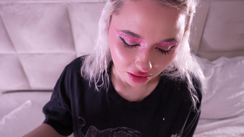 Nka Legran: 我继姐在排卵期被一个男生甩了，而我作为继兄帮她安排了性生活