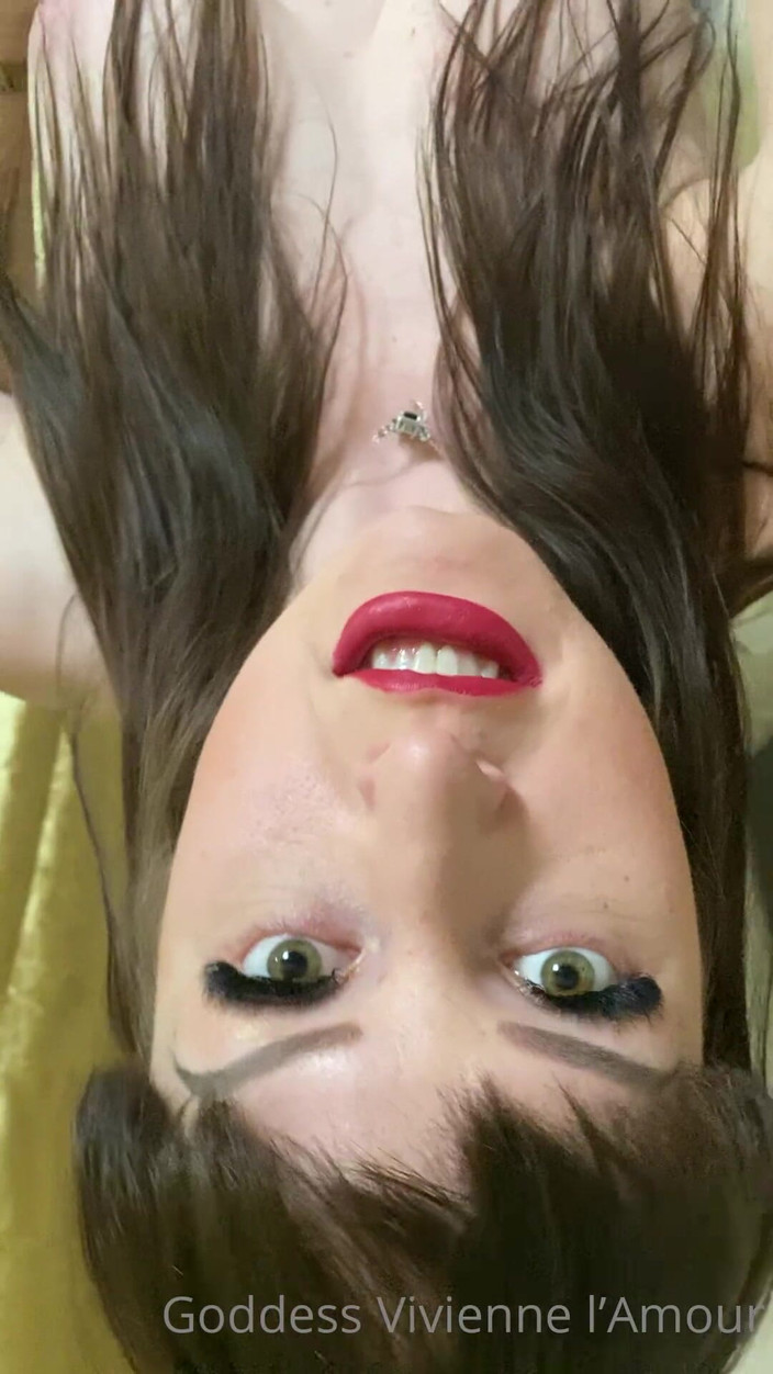 Vivienne l'Amour: Vivienne L'amour - Obryně tě spolkne celé