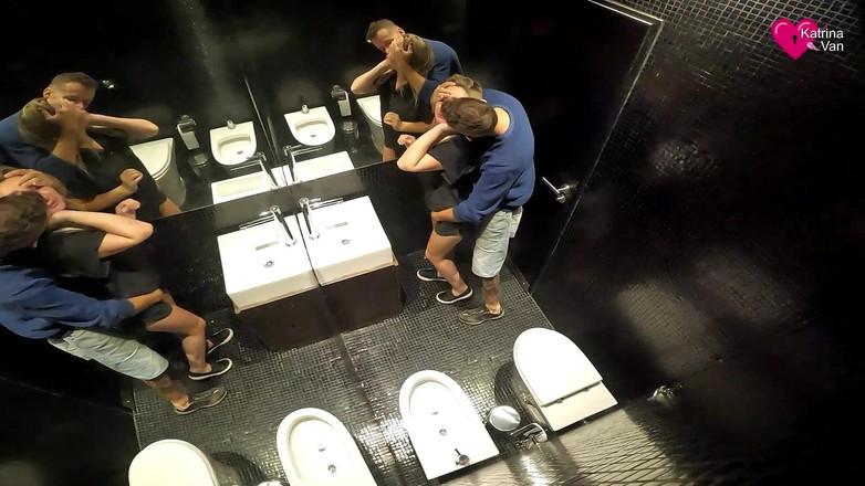 Andy Conel: Incredibile pompino nel bagno del ristorante