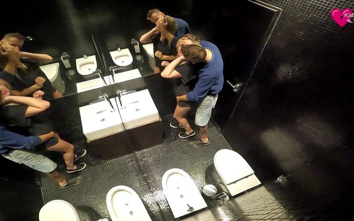 Andy Conel: Blowjob yang luar biasa di kamar mandi restoran