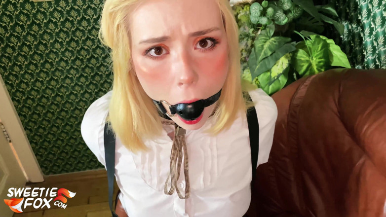 Sweetie Fox: Глубокая глотка крошки в бондаже и хардкорный трах киски - камшот в видео от первого лица