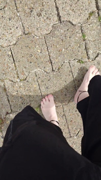 Pieds Nus Dans La Mer Du Nord De Septembre À Wangerland