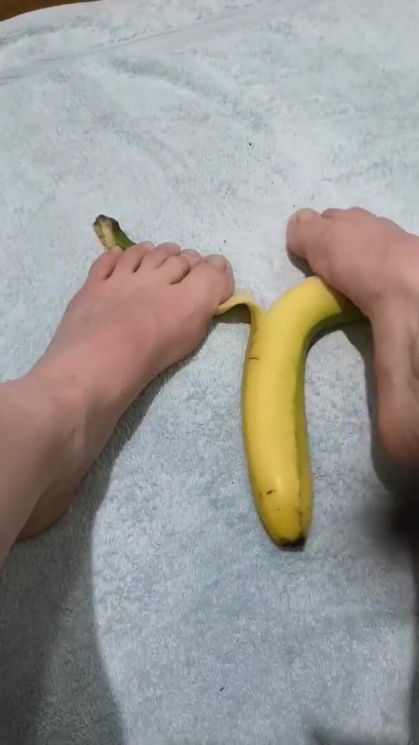 Erotic college: Ma coloc aime manger des bananes après la vidéo
