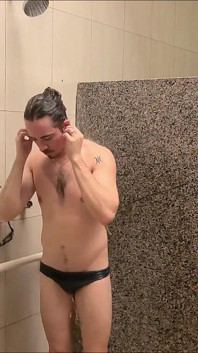 Dopo la piscina una lunga doccia deliziosa