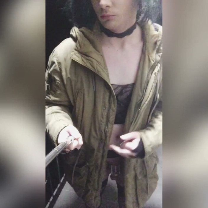 Sissyvalerie69: Первый раз засвет на моем балконе