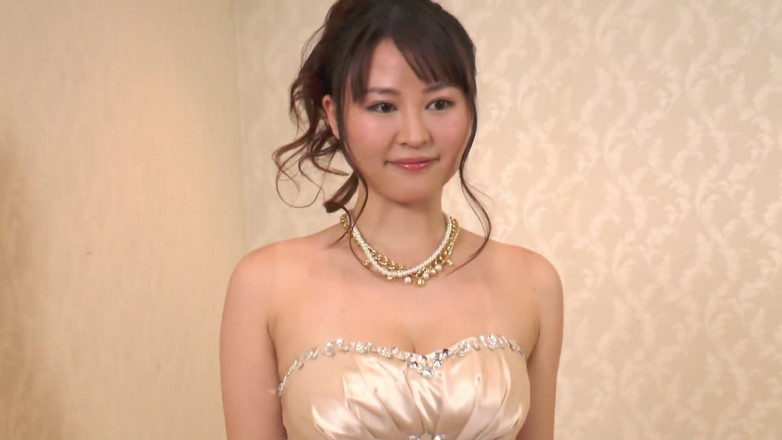 Caribbeancom: Une brune japonaise reçoit un creampie pendant un massage nuru