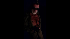 MusclesCigarsFFPig: 기계복을 입고 젖꼭지를 만지작거리며 파이프를 피우는 아버지