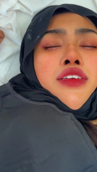 Árabe peituda no hotel retirada de Burqa &hijab only white panty &black bra wear, i saw &masturbar