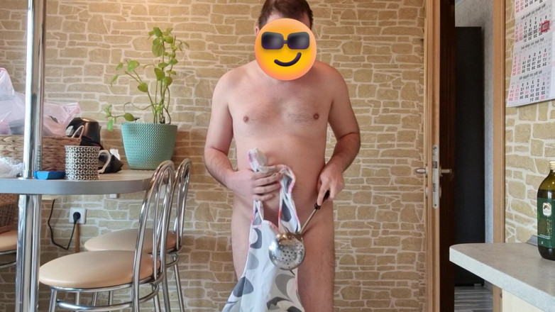 ShyCummerBoy: Retas med ett förkläde med stor belastning spermasprut