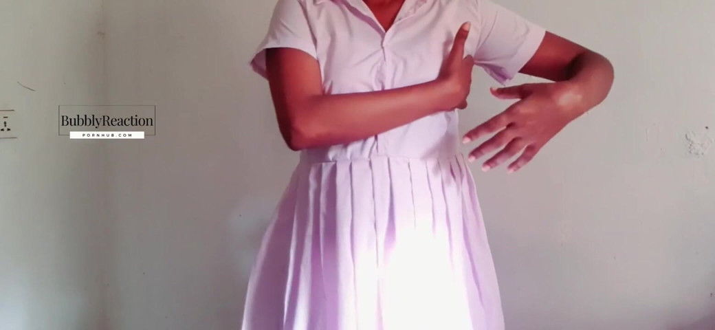 Sexxy Sri Lankan Girl (Bubbly reaction)