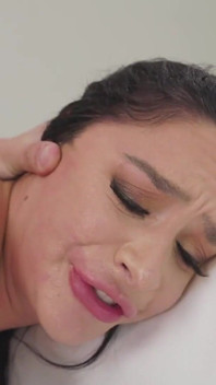 Milf brunetă forată anal