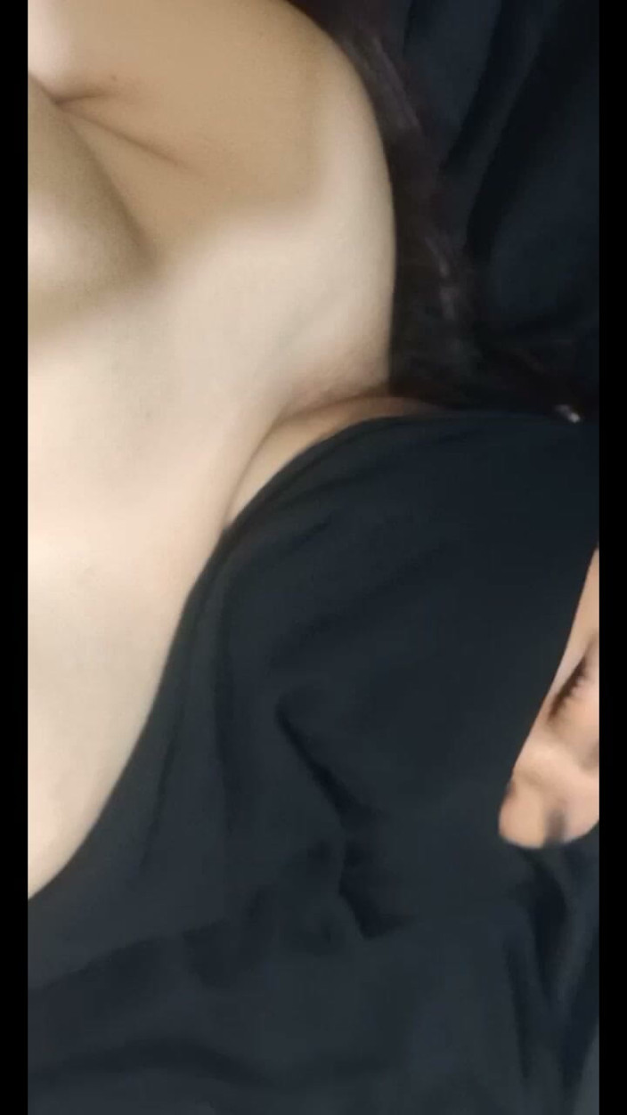 worldjeri69: Enjoying a Very Smooth Pussy Tembmem