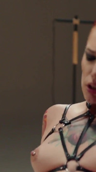 Erika Lust - Latexový BDSM sex - Sledujte gumový pocit