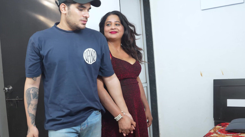 Desimaal69: Desi bella india aspetta il ragazzo delle consegne per fare...