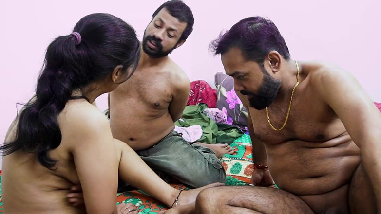 Queen star Desi: Trio hardcore storia di una coppia e il suo fratellastro...