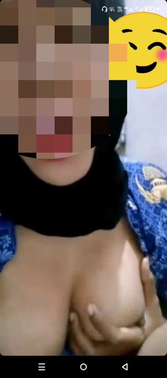 Astriana88: 바이럴, ASN이 그녀의 큰 볼륨을 자랑하다