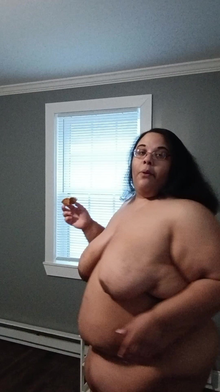 Jessica pigslut: Stuffing My Face with Cupcakes While Naked