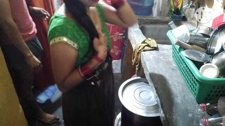 Saxesageth: Bardzo urocza seksowna indyjska gospodyni domowa seks w kuchni