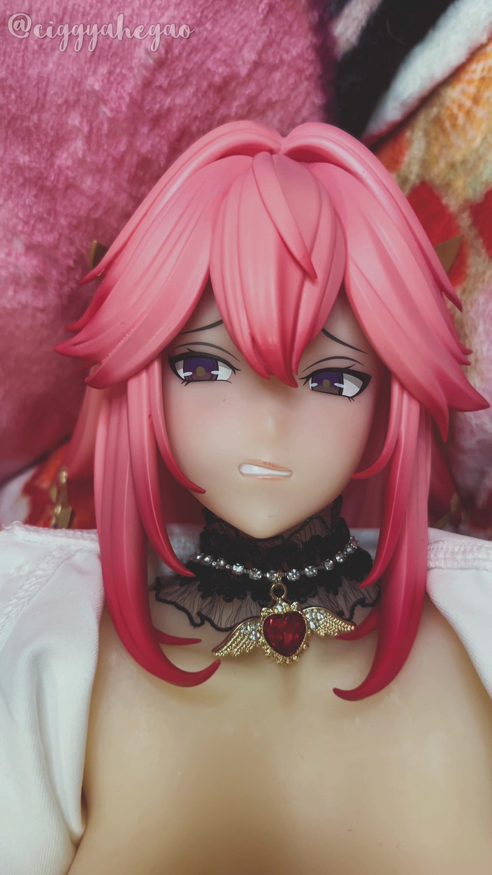 CiggyAhegao: Secretara matură sexy Yae Miko este futută în pizda ei de...