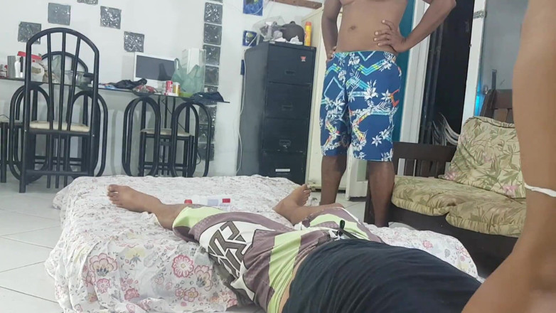 Paty Bumbum: 赌注在旋转瓶子上，布鲁克索火焰亚历克斯·利马，黄金公牛和帕蒂·巴特