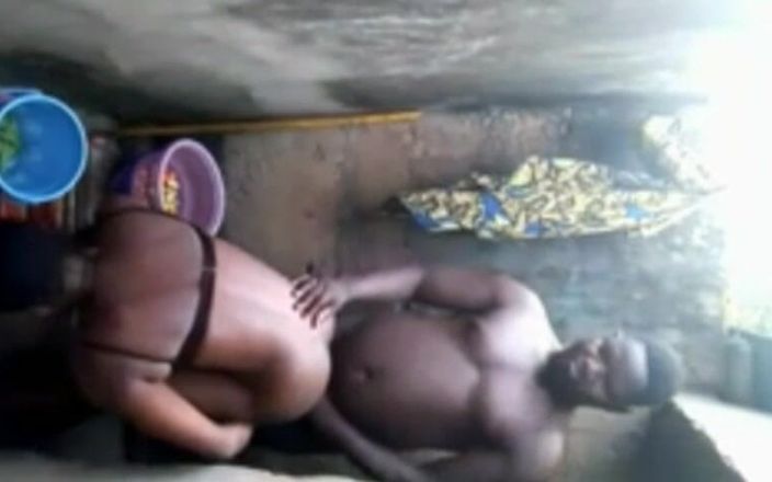 Pornsexlive: Cewek sange ini rela minta ganti baju, tapi malah dientot...