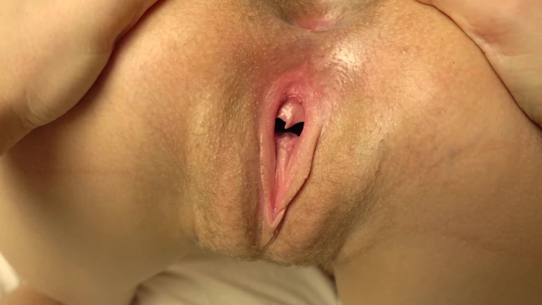 Mia Foster: My Sexy Hairy Girlfriend Spreading and Masturbating