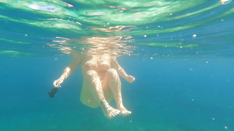 69KnkyKouple69: Kinky Couple - Curvy Big Ass Sardinia Beach