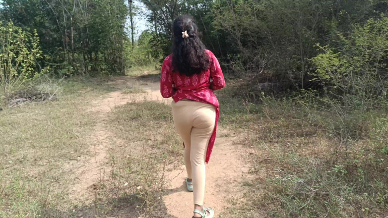 Palani69: 家庭主妇户外性爱