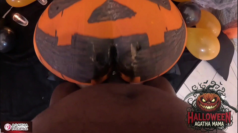 Agatha Mama: अगाथा मामा एक बीबीसी कमबख्त पर एक ब्राजीलियाई एमआईएलए के हेलोवीन जैक ओ'लालटेन