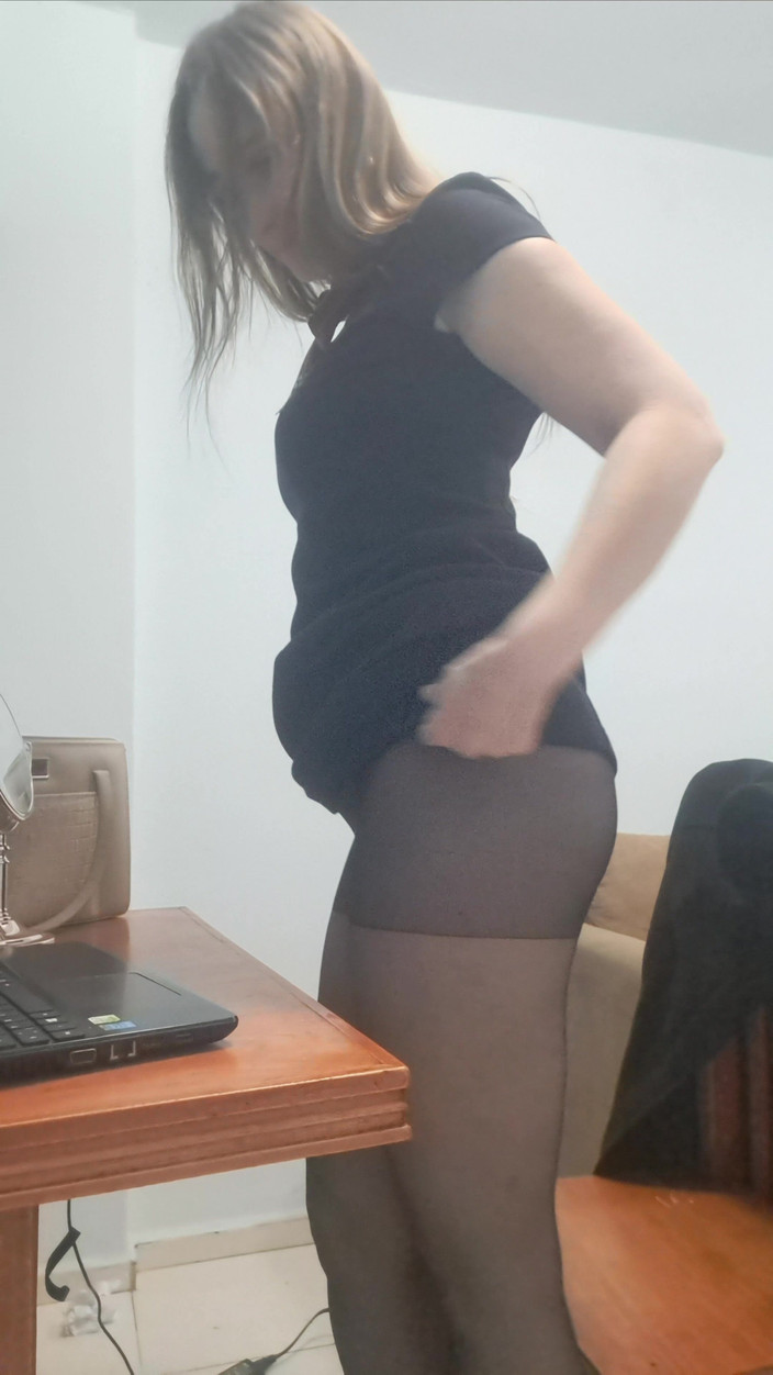 Flor_latina: 秘书让自己在工作时和老板打热辣视频电话被记录下来