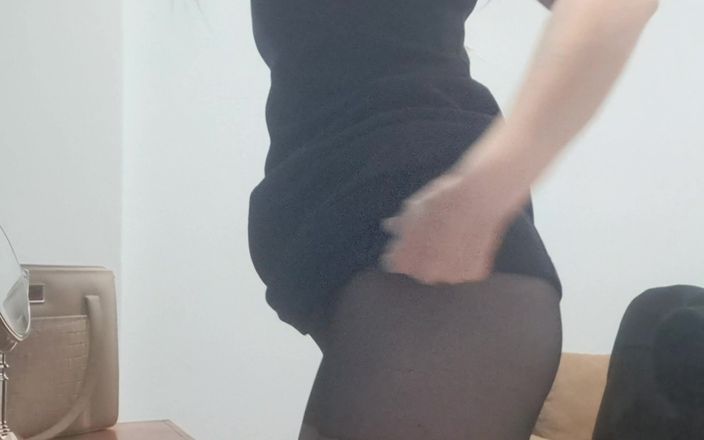 Flor_latina: Secretary Lets Herself Be Recorded Making a Hot Video Call...