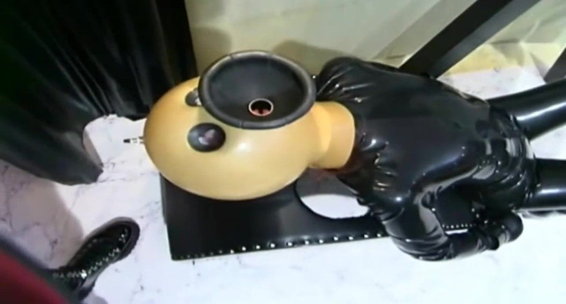 Absolute BDSM films - The original: Dominierender mundfetisch im latexkleid