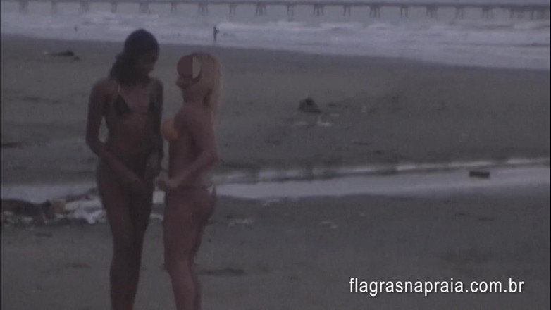 Amateurs videos: Istriku pertama kali ngentot sama wanita lain di pantai