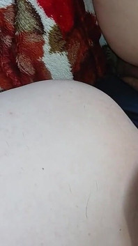 tin mahila chhaatr apni padhaee ke baad viry nikaal rahi hain