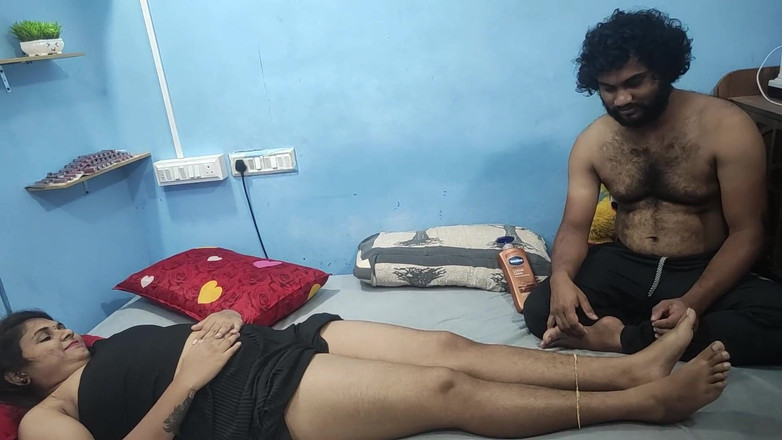 Vaigavarun Feet romance: Masaż stóp i nóg