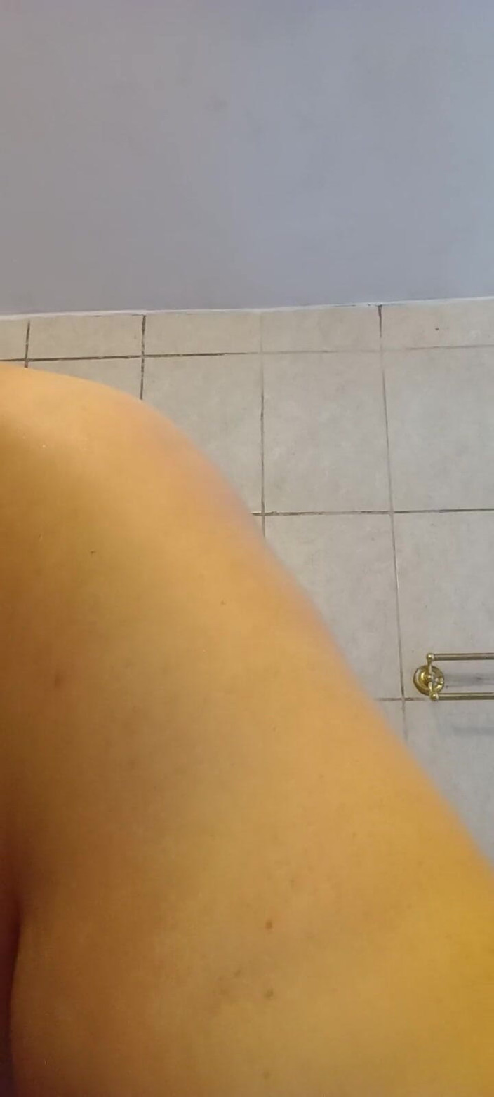Chubbytits16: Мне нужен мужчина, чтобы забрать мою девственность
