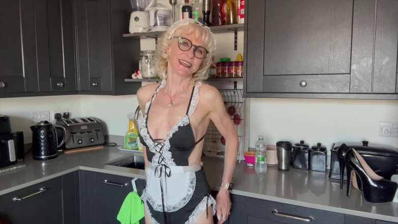 Deeliteful Jacy: Anyone Want a Saucy Maid?