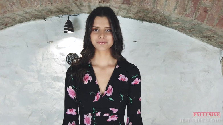 Test-Shoots: Exclusieve video met behoorlijk schattig gezicht, maagdelijke tiener Viola Kat...