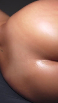 Moglie piccola con il sedere perfetto cavalca cazzo duro - POV Reale fatto in casa