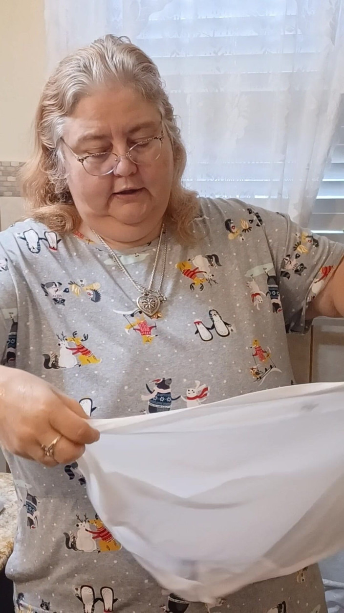 BBW nurse Vicki adventures with friends: Tvätta mina vita farmor trosor för klient!