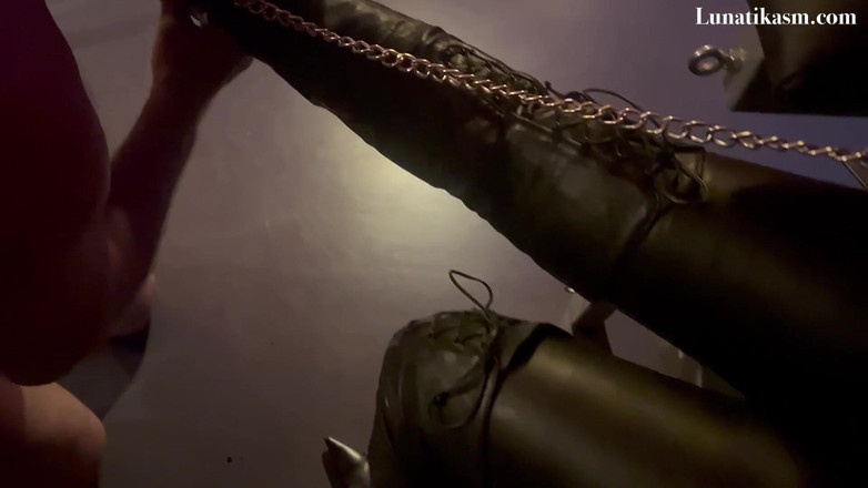 Mistress Lunatika: Lederstiefel verehren _mistress Lunatika.