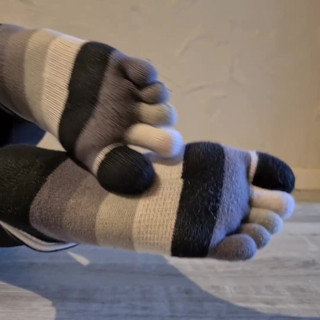 TheFootFetishZone: Frotte-moi n° 2 - avec Dragond (toute la longueur)