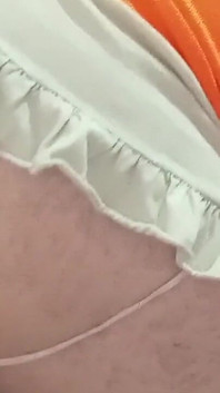 Mi sento bene che si scopa un dildo enorme e spesso.