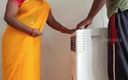 Luxmi Wife: Elektricien neukt huisvrouw sexy Saree- deel 1