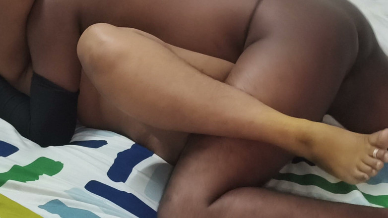 Indian innocent wife: bhaartiy ramya aanti ki bhaabhi ke saath chudaee