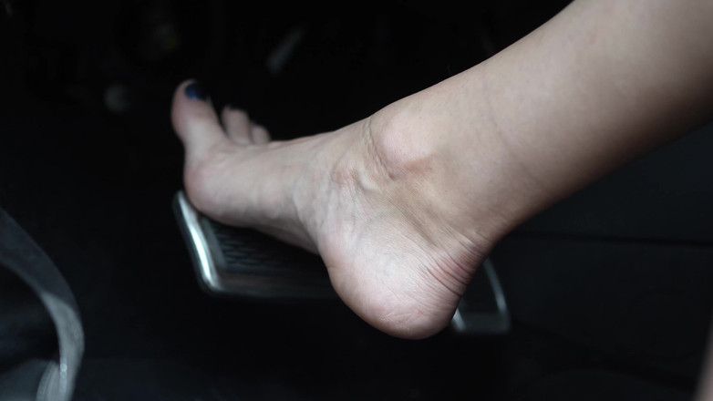 Hidi Heaventoosh: 赤脚踏板